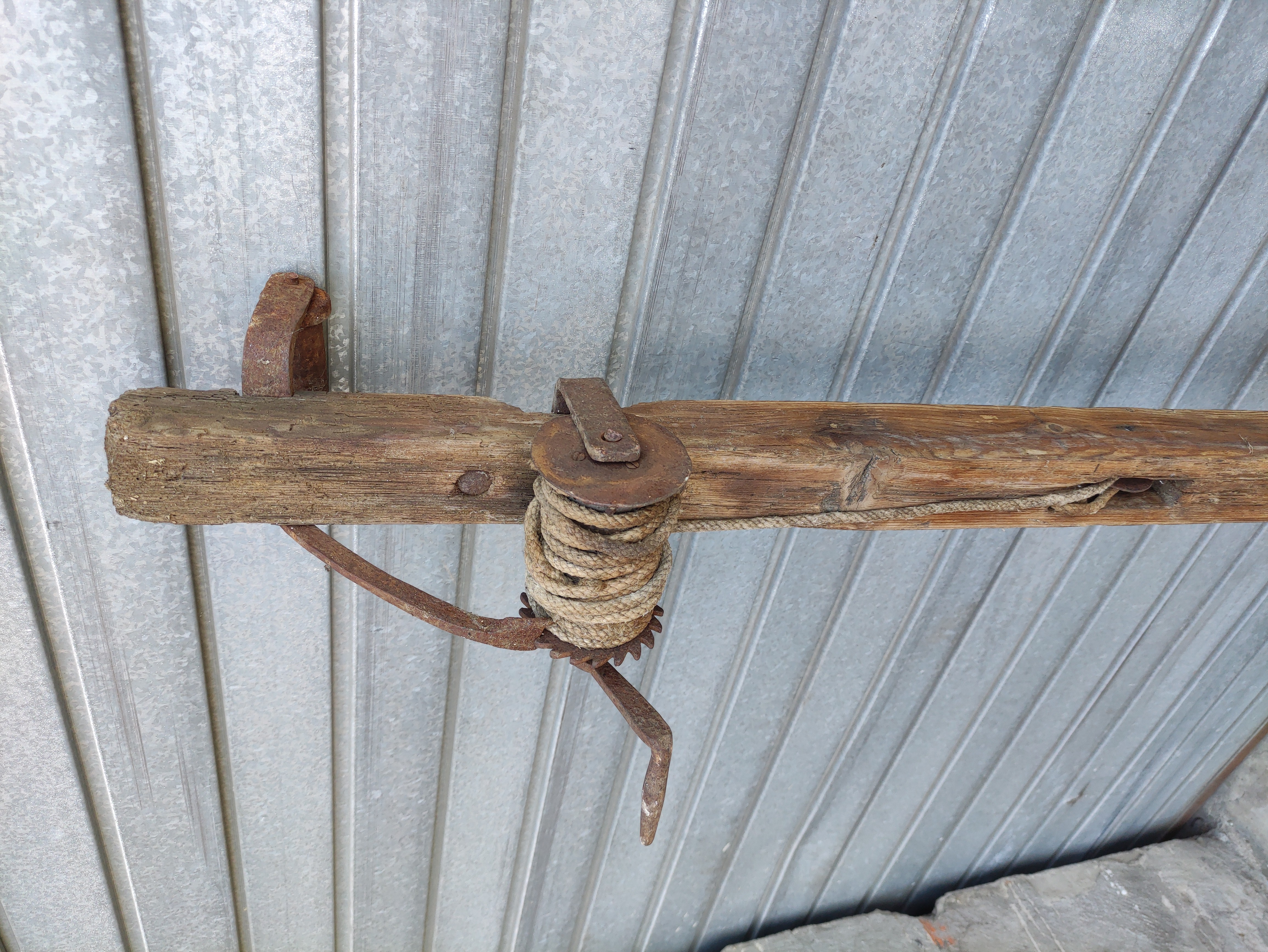 poste tensor polea madera hierro 169x6_5-23x6_5-28 1u